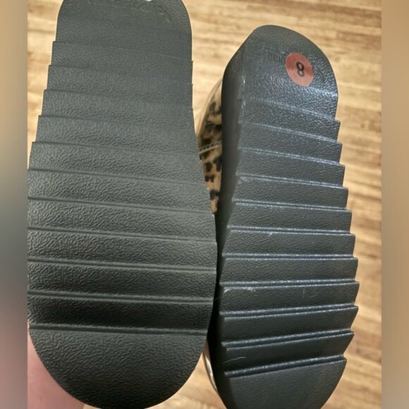 🎉🎉UGG Classic Short: Timeless Warmth for Every Step - Picture 15 of 15